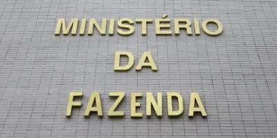 Governo reduz previsão de déficit primário para R$ 52 bilhões