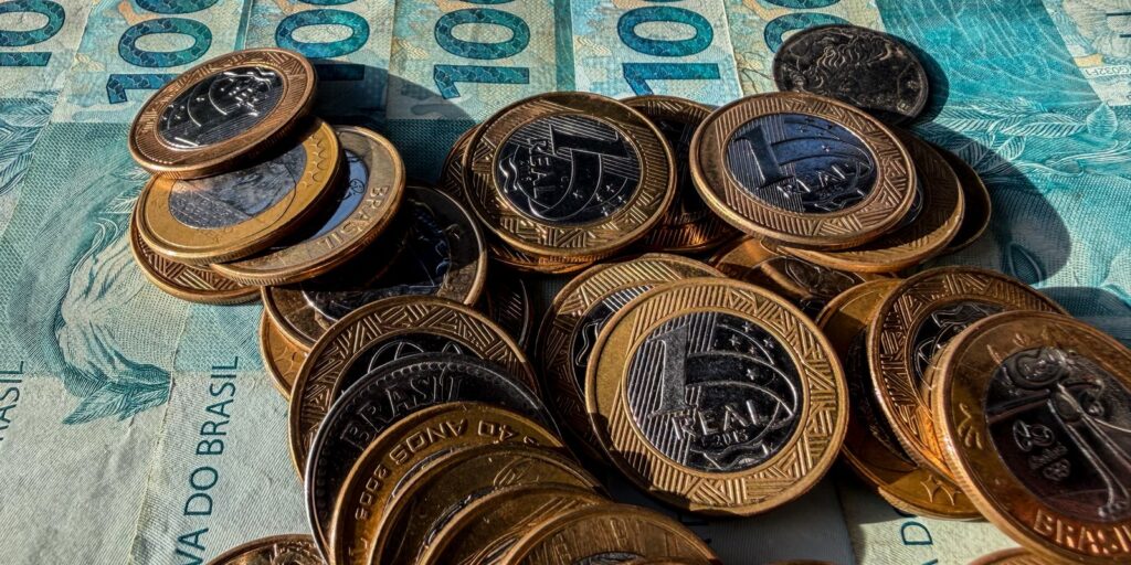 Inflação do INPC acumula 4,33% em 12 meses e impacta salários