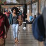 Mais de 54% dos estudantes abandonam curso para cuidar dos filhos