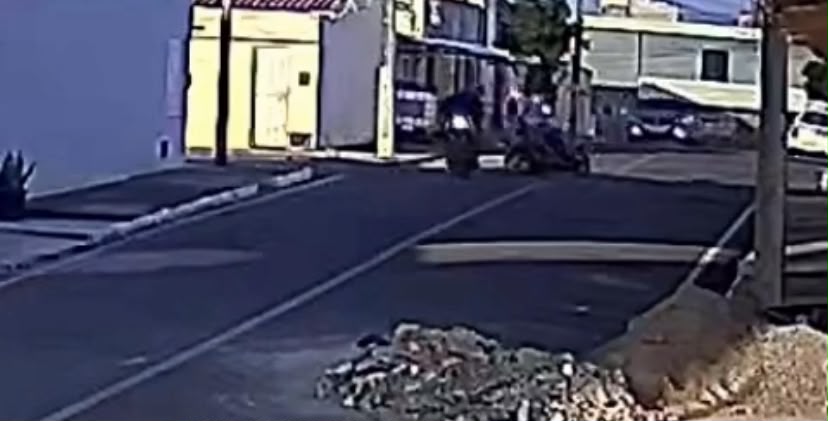 Motociclistas evitam colisão em Glória; acidente causa apenas danos materiais