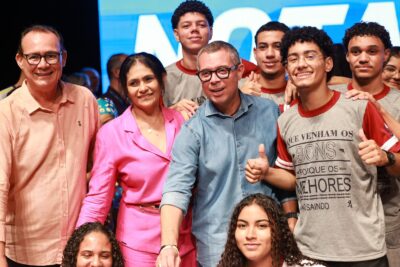 Fábio entrega 300 novas posses e implementa política de valorização para professores