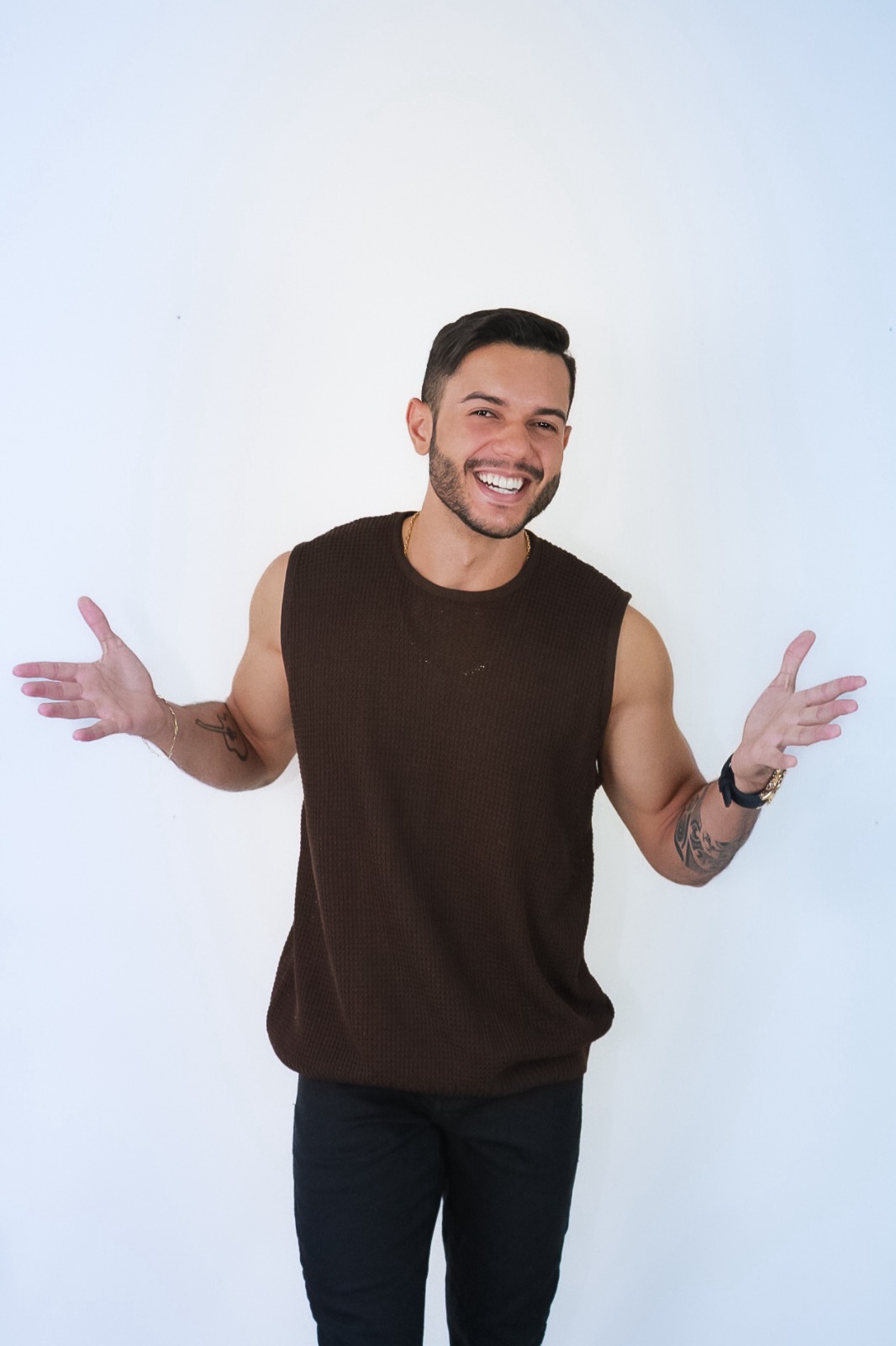 Arrocha ganha o mundo: cantor com passagem por Sergipe viraliza com releitura de hit internacional