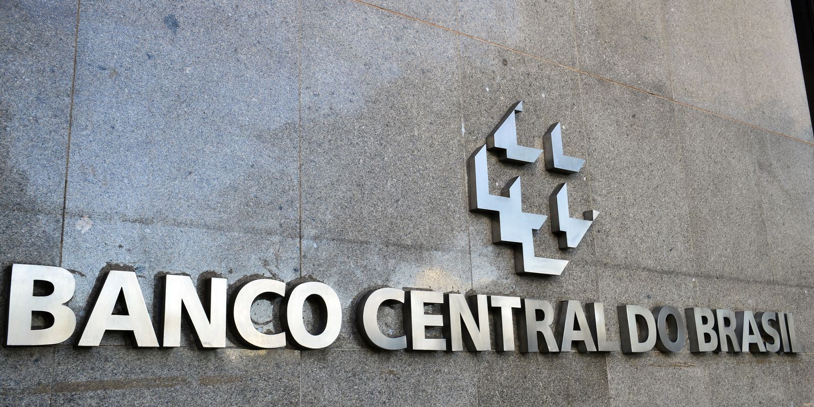 BC bloqueia bens do Grupo Simpala e decreta liquidação extrajudicial