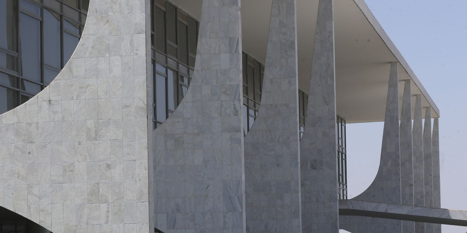 Brasil abre processo para avaliar tarifas unilaterais dos EUA