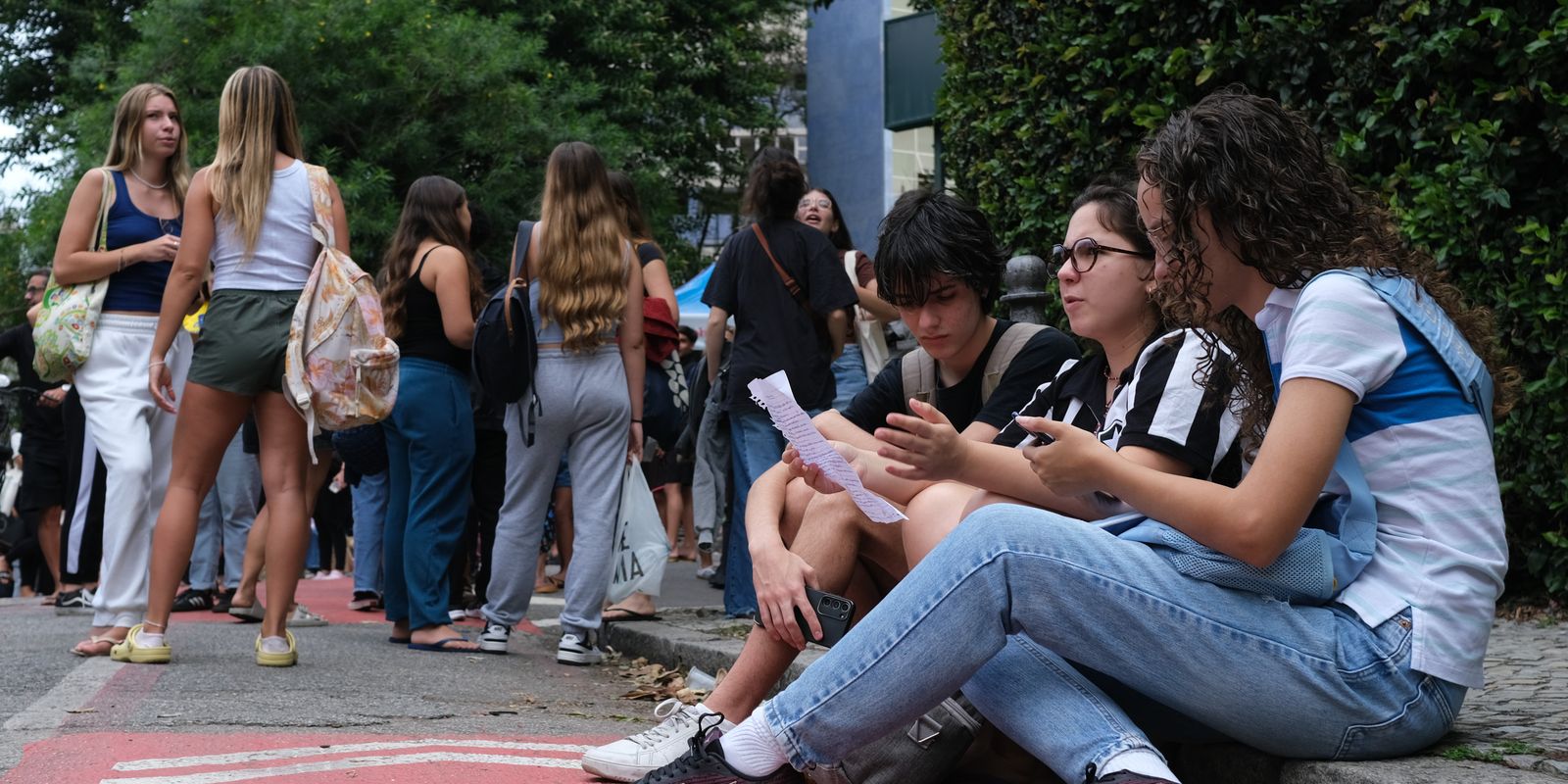 Brasil avança no Saeb 2025; aprendizado melhora, mas desafios seguem