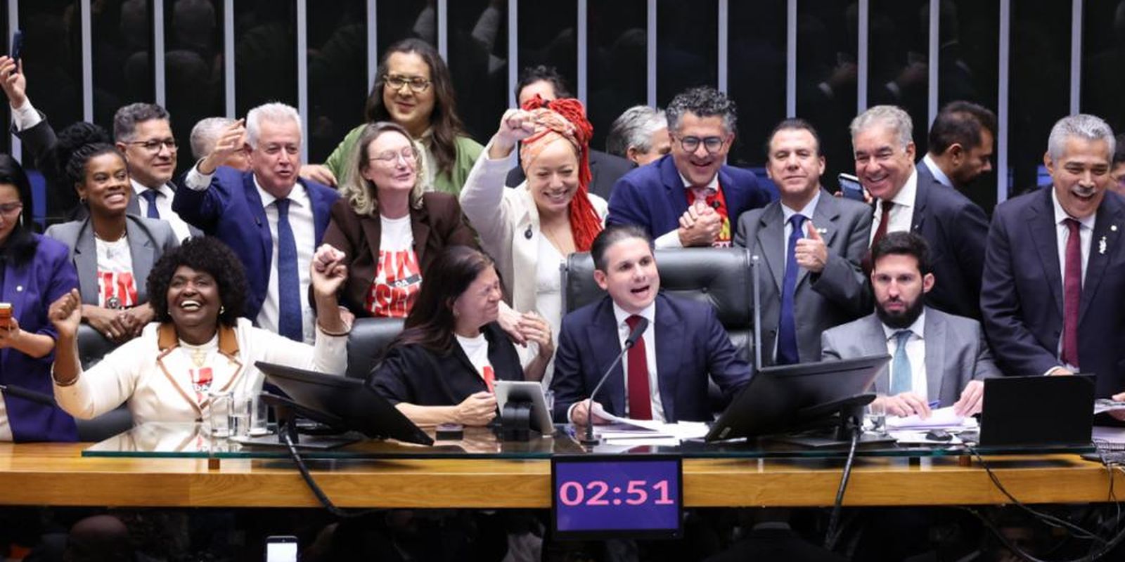 Câmara dos Deputados aprova PEC que extingue a escala 6×1 e reduz jornada de trabalho
