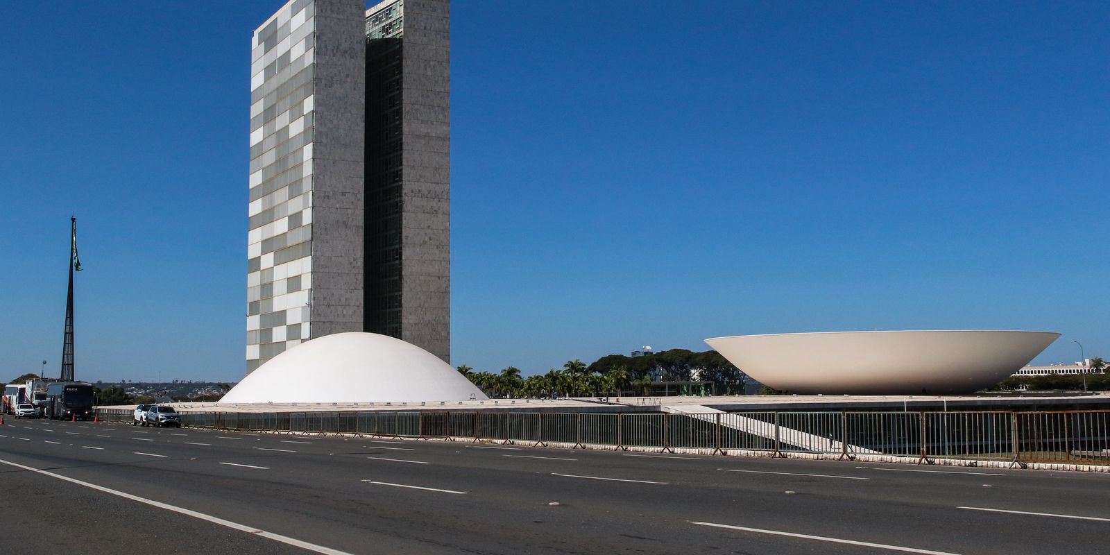 Comissão adia votação da MP que acaba com ‘taxa das blusinhas’