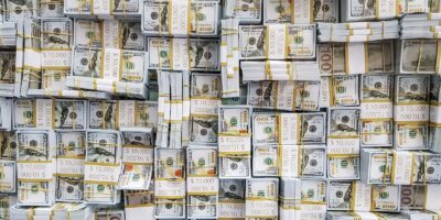 Dólar recua a R$ 5,14; bolsa reage e fecha em alta