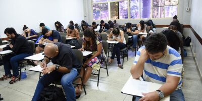 Encceja 2026 começa neste domingo: confira horários e orientações