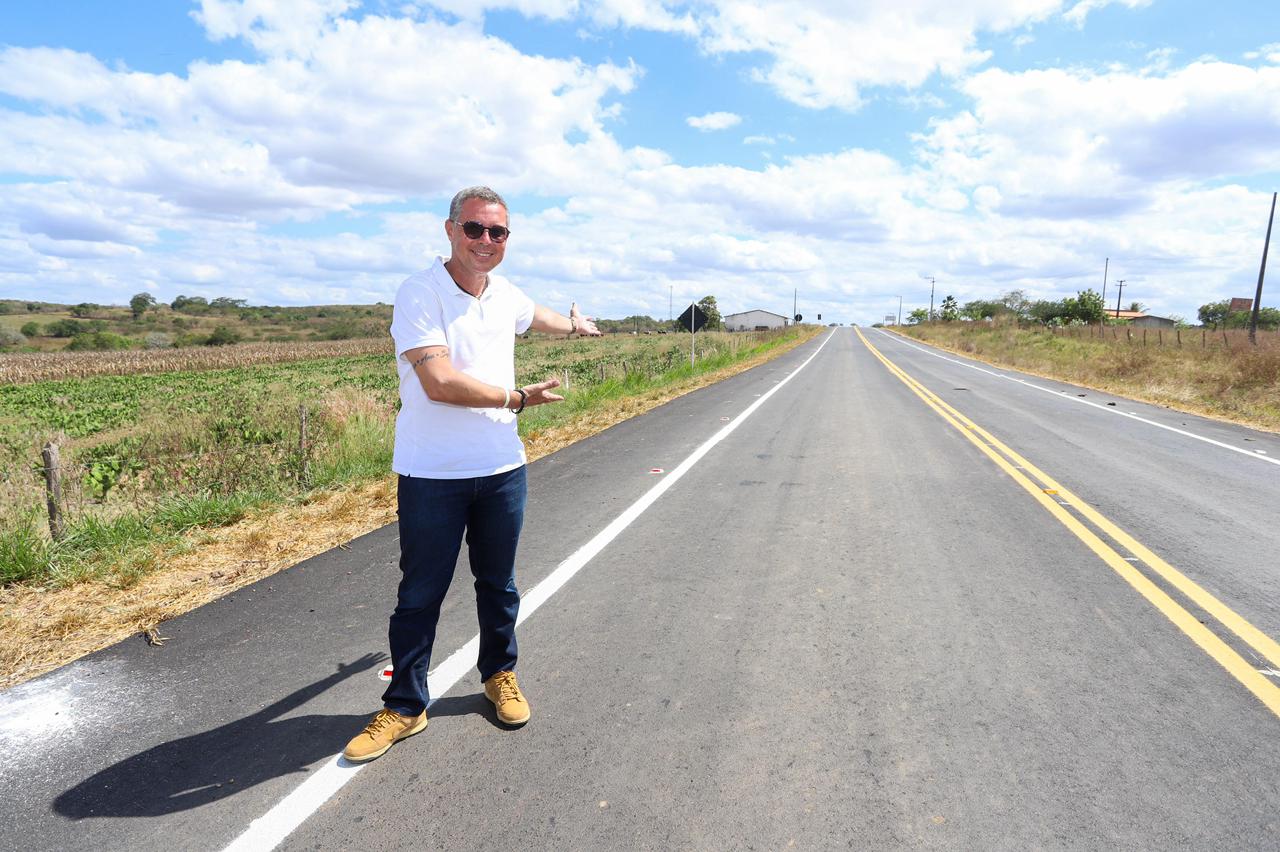 Governador Fábio Mitidieri em carreata pelo interior de Sergipe