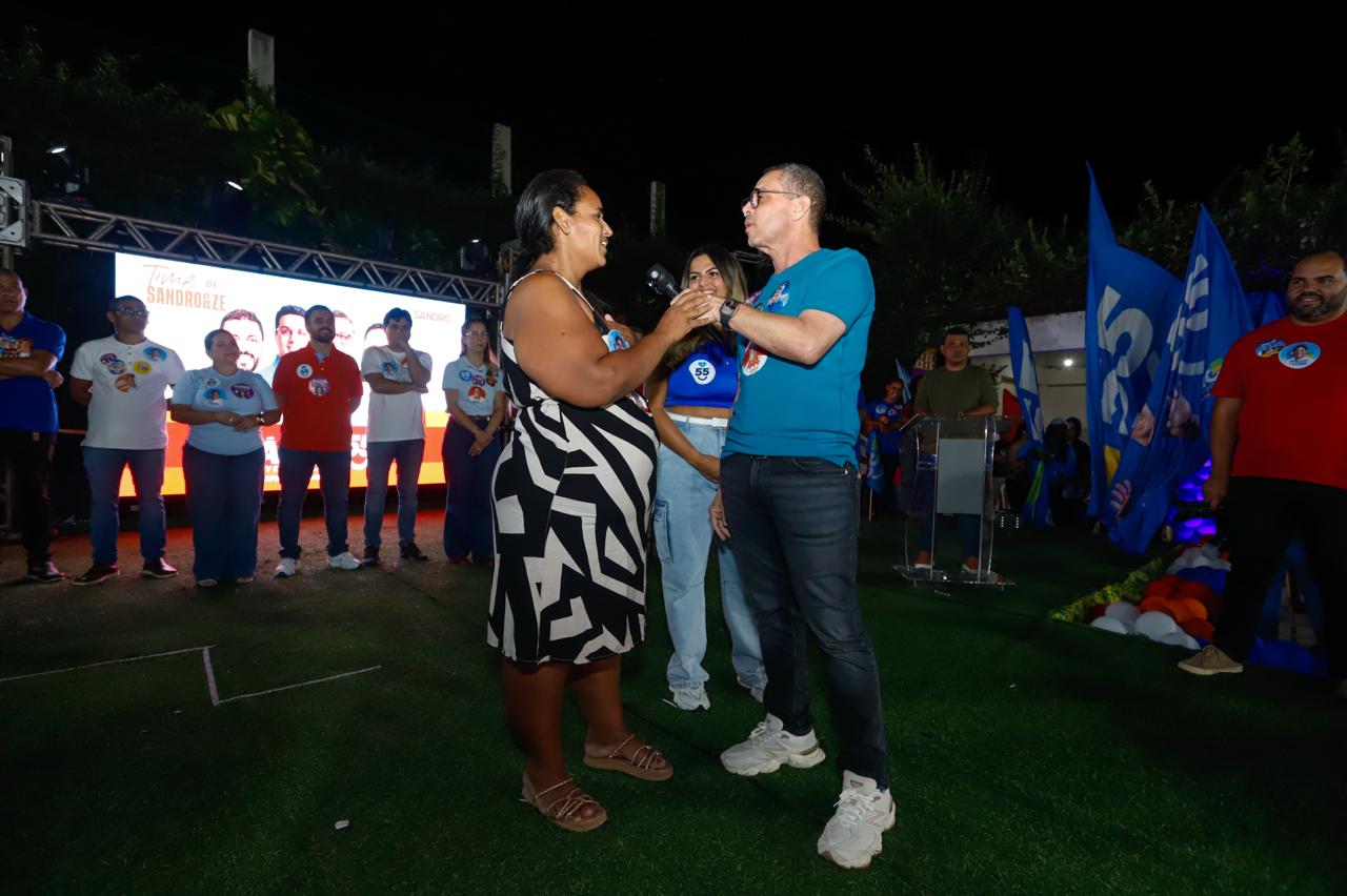 Pacientes do Opera Sergipe ao lado do governador Fábio Mitidieri em Cristinápolis