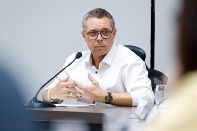 Fábio recebe representantes dos 400 trabalhadores da VRS Transportes
