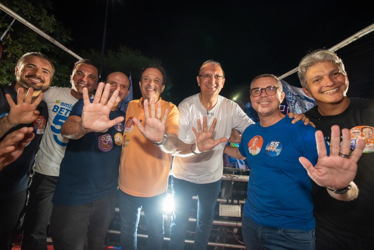 Governador Fábio Mitidieri em ponto de apoio no Marcos Freire II, em Nossa Senhora do Socorro