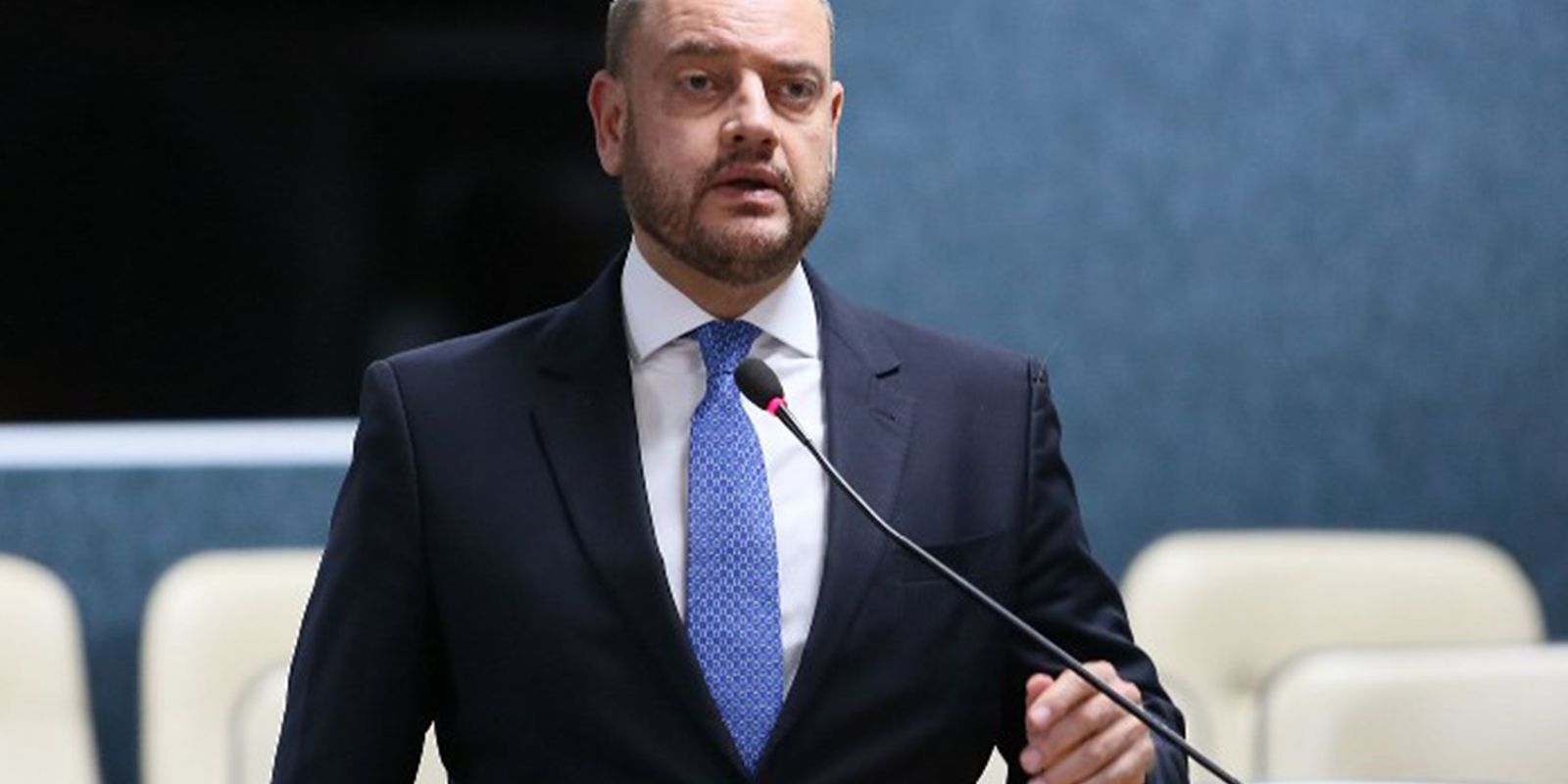 Governo do RJ corta 6,1 mil comissionados e prevê economia de R$ 221 mi
