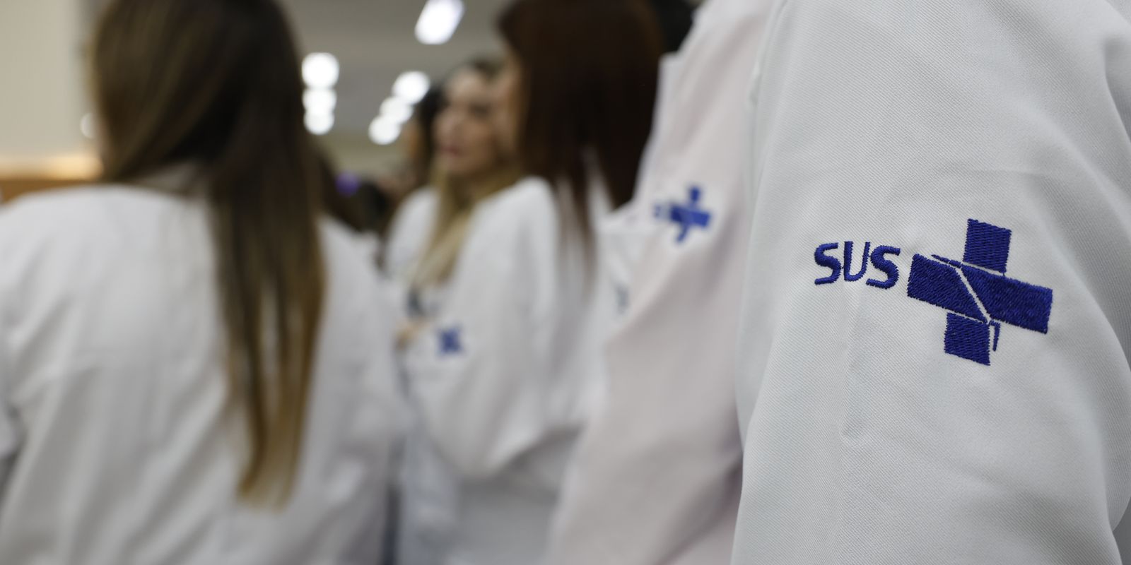 Governo prorroga atuação de 676 médicos especialistas até fev/2027