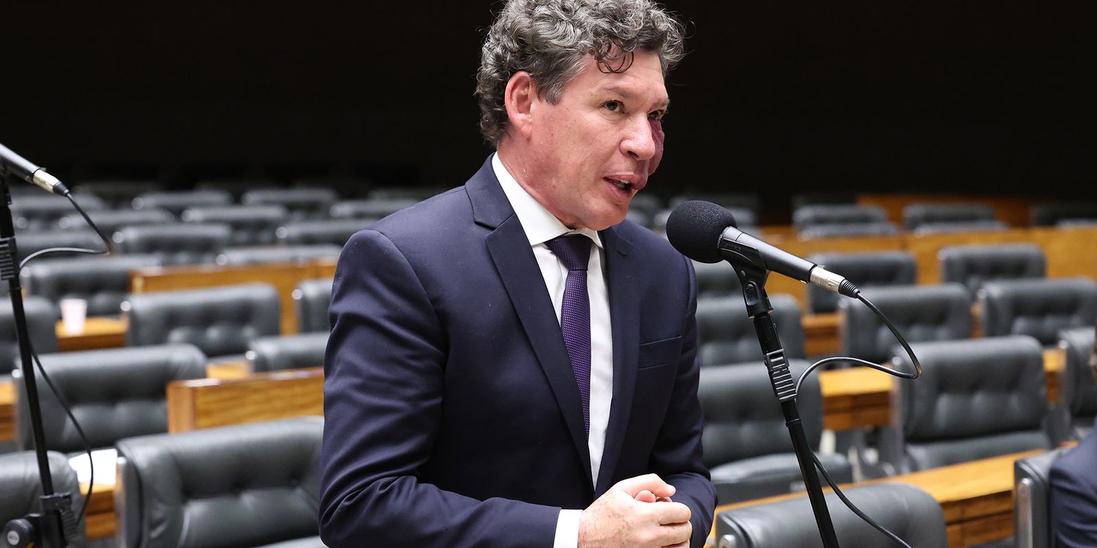Hugo Motta confirma Reginaldo Lopes para chefiar comissão da MP das blusinhas
