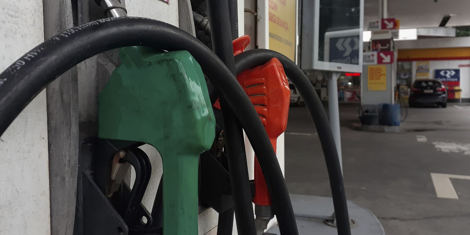 Mataripe corta 11,3% no preço da gasolina e pressiona queda nas bombas