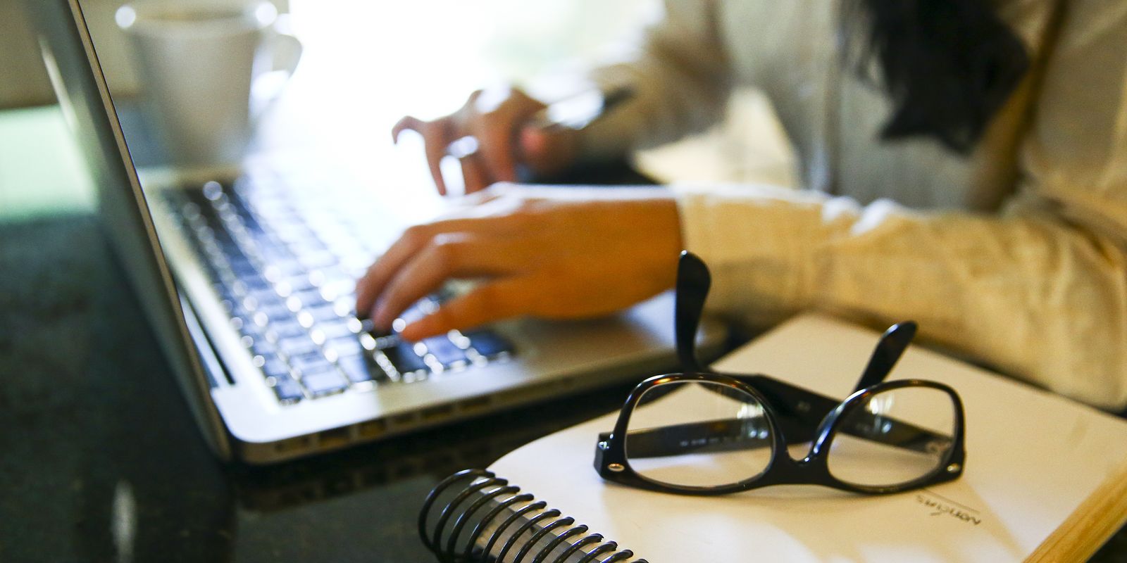 Mulheres lideram empregados em seguros, mas ficam fora da gestão