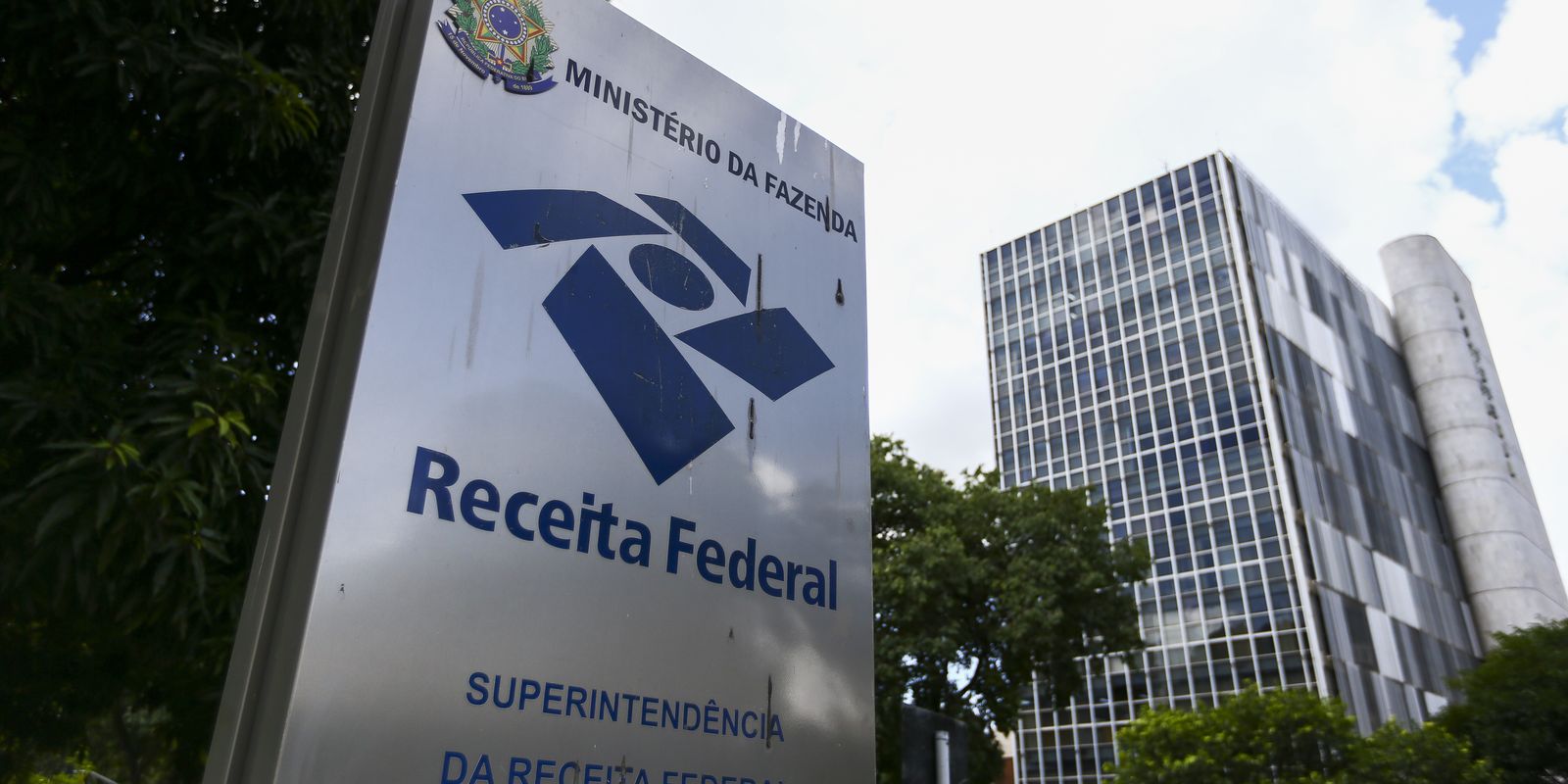 Tributação de dividendos rende R,145 bi até julho e preocupa governo