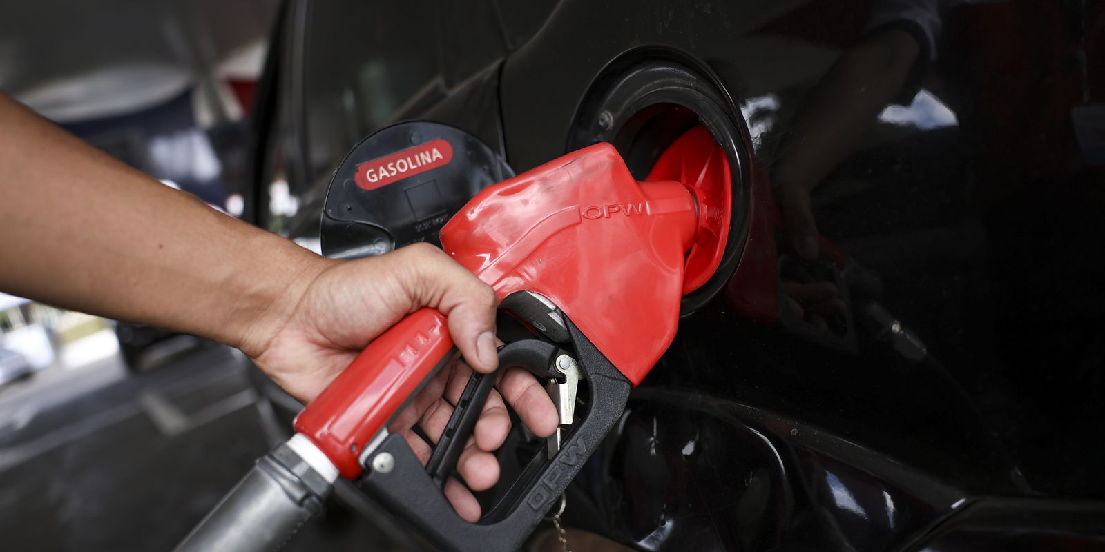 ANP multa distribuidoras em R0 milhões por aumento abusivo