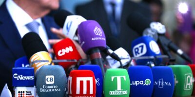 Assédio e sobrecarga aumentam risco à saúde mental de jornalistas