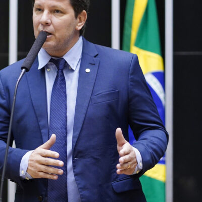 PF cumpre 49 mandados em investigação sobre o financiamento do filme “Dark Horse”