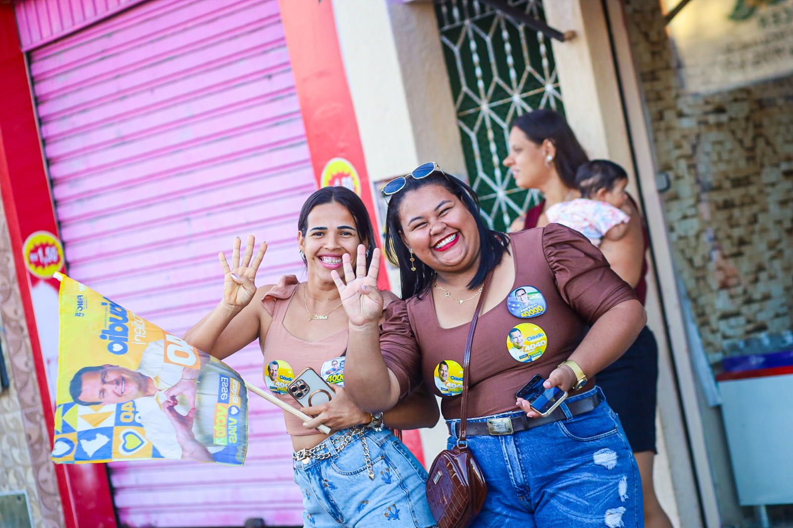 Apoiadoras acompanharam a passagem da carreata