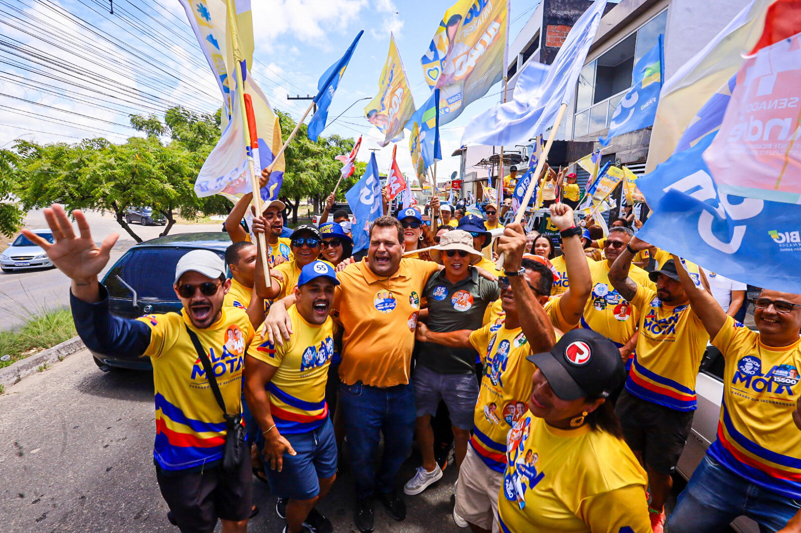 Apoiadores do vereador Alan Mota acompanham Cláudio Mitidieri na carreata