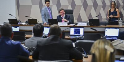 Comissão adia votação da MP e deixa prazo final em xeque