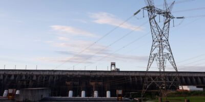Conta de luz fica sem cobrança extra em outubro, diz Aneel
