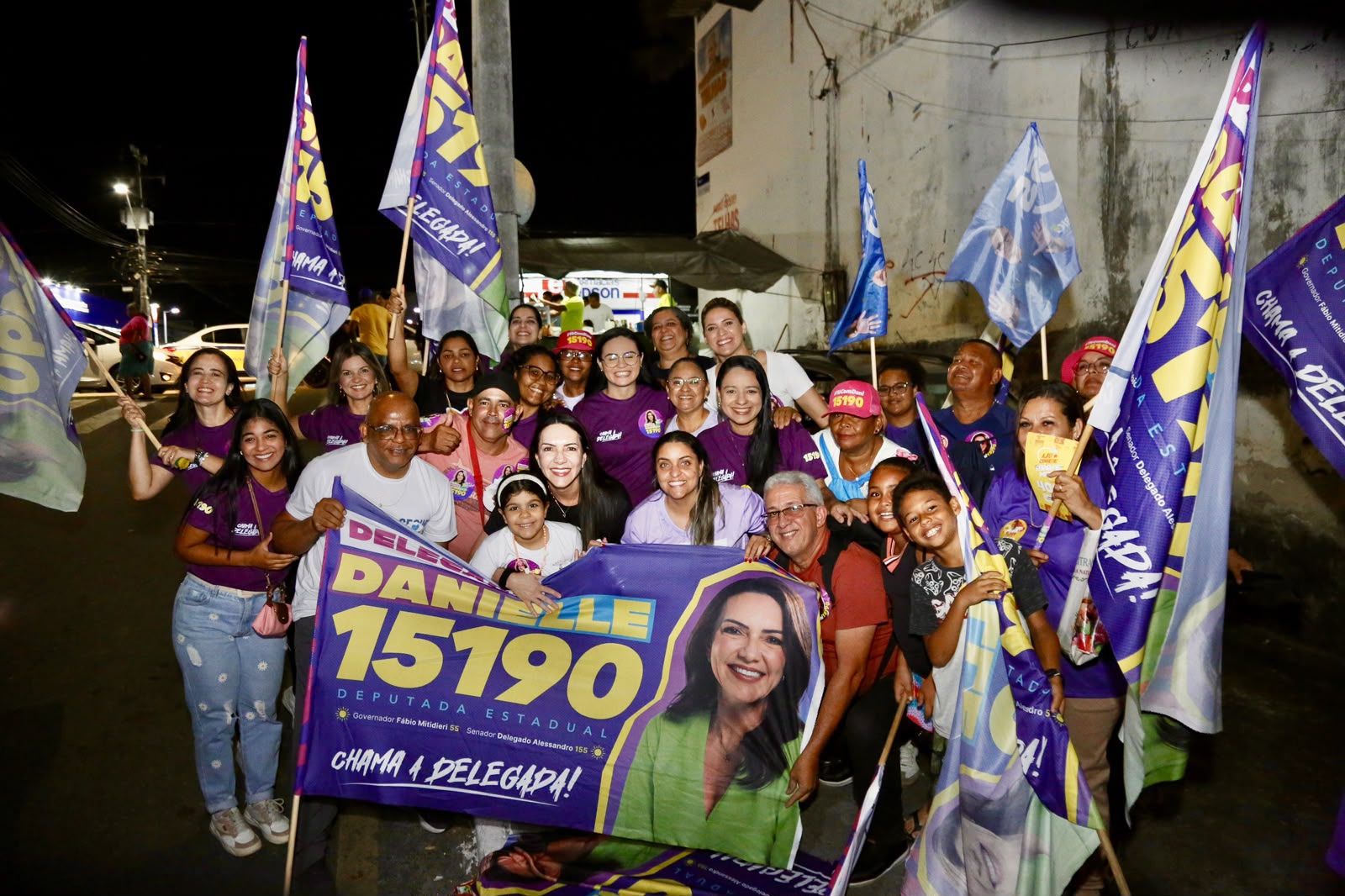Danielle Garcia faz caminhada e carreata com apoiadores no bairro São Conrado