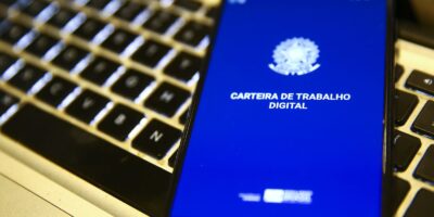 Desemprego cai para 5,3% e bate recorde de emprego formal