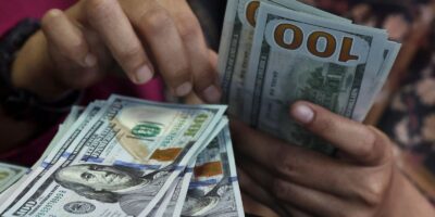 Dólar sobe a R,226; bolsa recua com alta dos rendimentos nos EUA