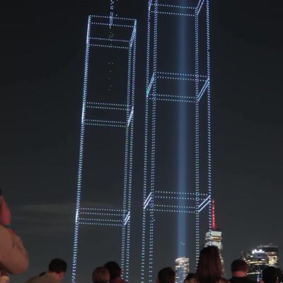 Nova York recria as Torres Gêmeas com drones para lembrar os 25 anos do 11 de Setembro