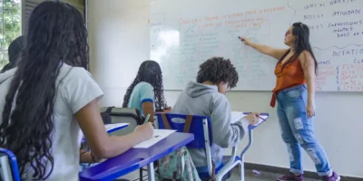 Escolas enfrentam perda de 31% de professores jovens em 10 anos