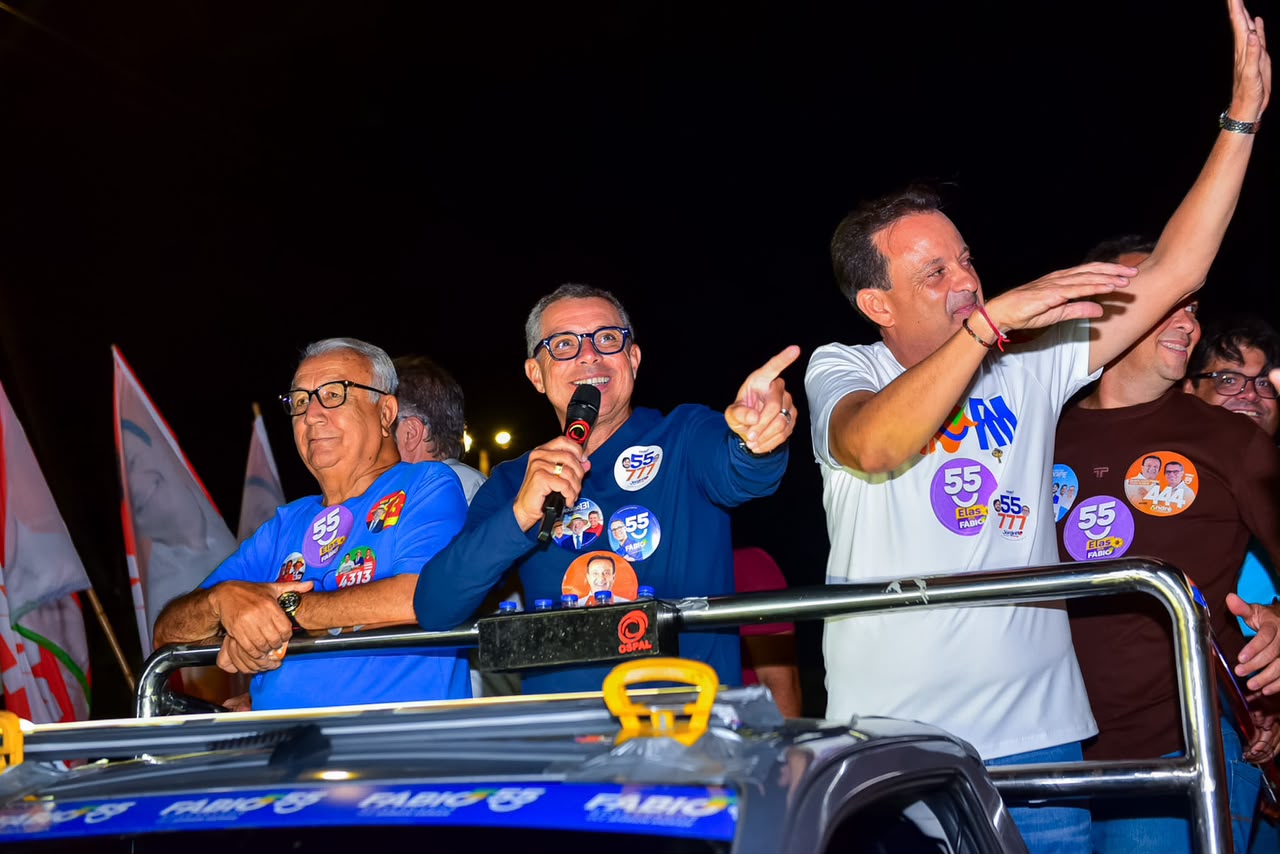 Fábio Mitidieri reúne apoiadores em carreata no bairro Bugio, em Aracaju