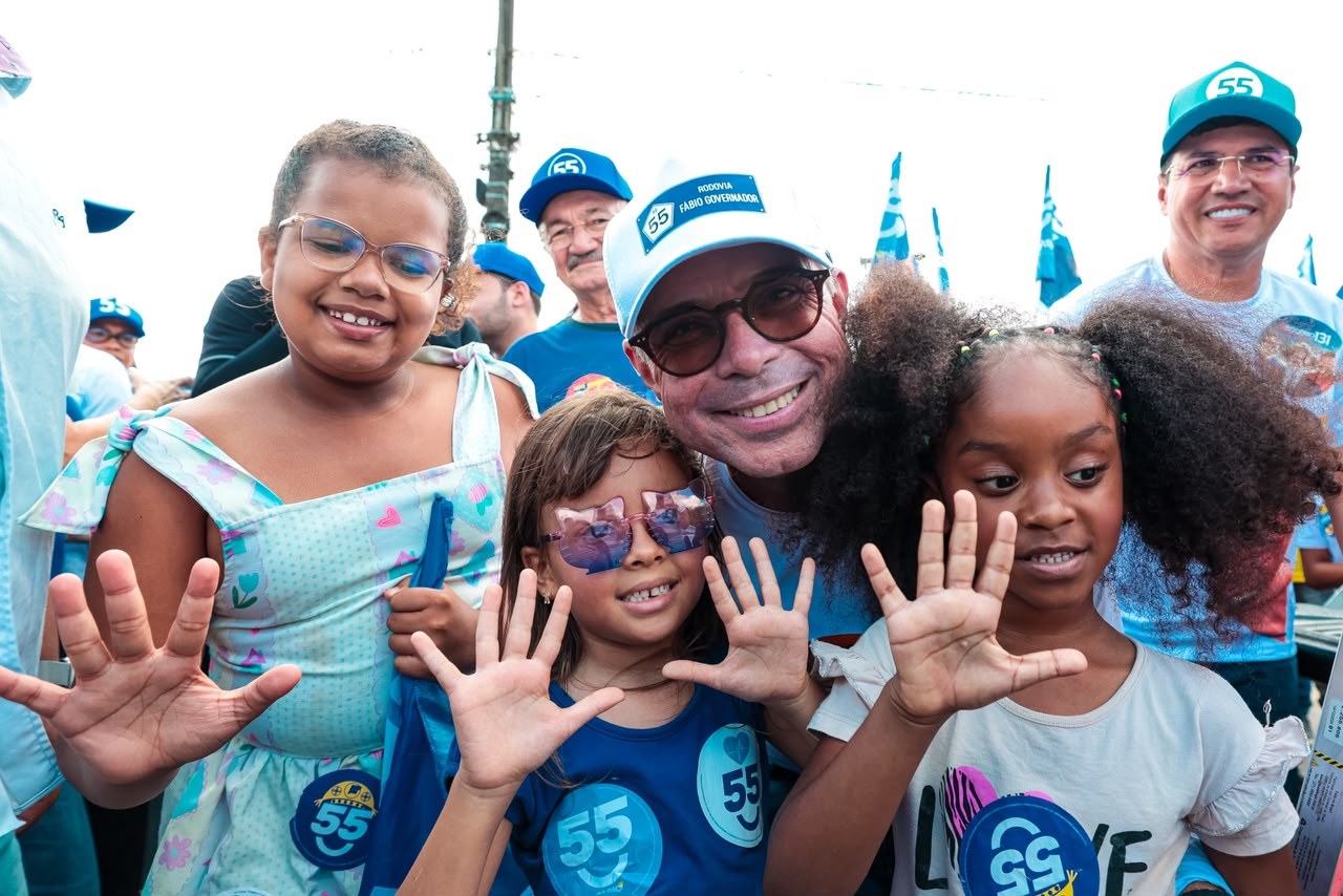 Apoiadoras acompanham a passagem do governador em Carmópolis