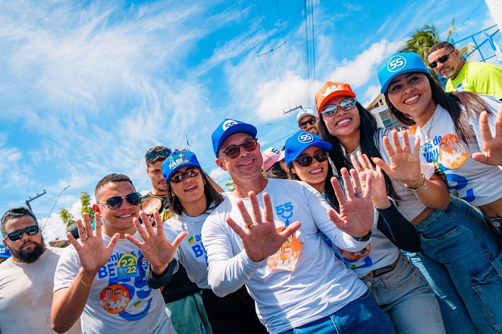 Público acompanha o percurso da carreata em Nossa Senhora do Socorro