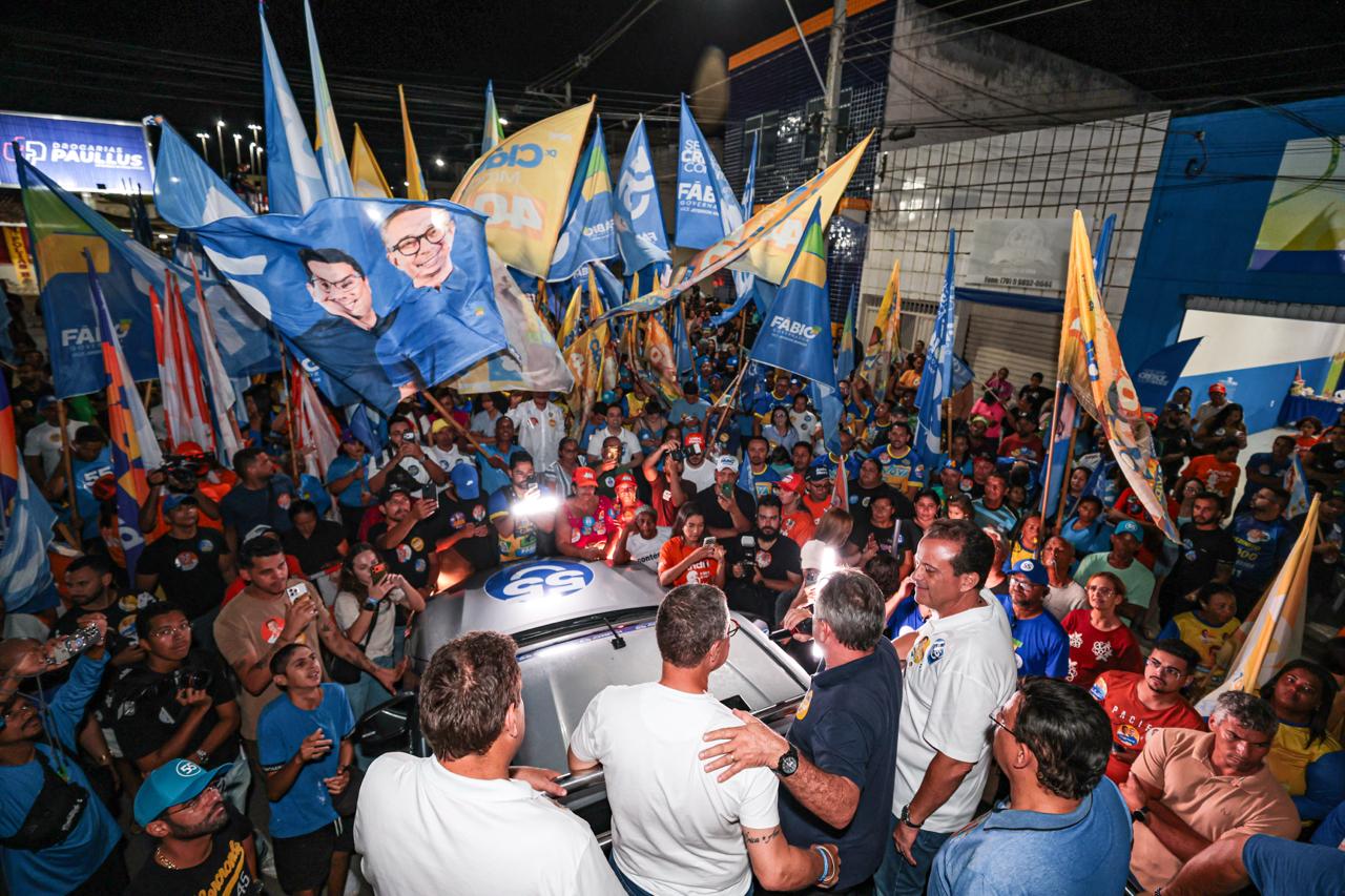 Multidão acompanha o ato de Fábio Mitidieri em Simão Dias