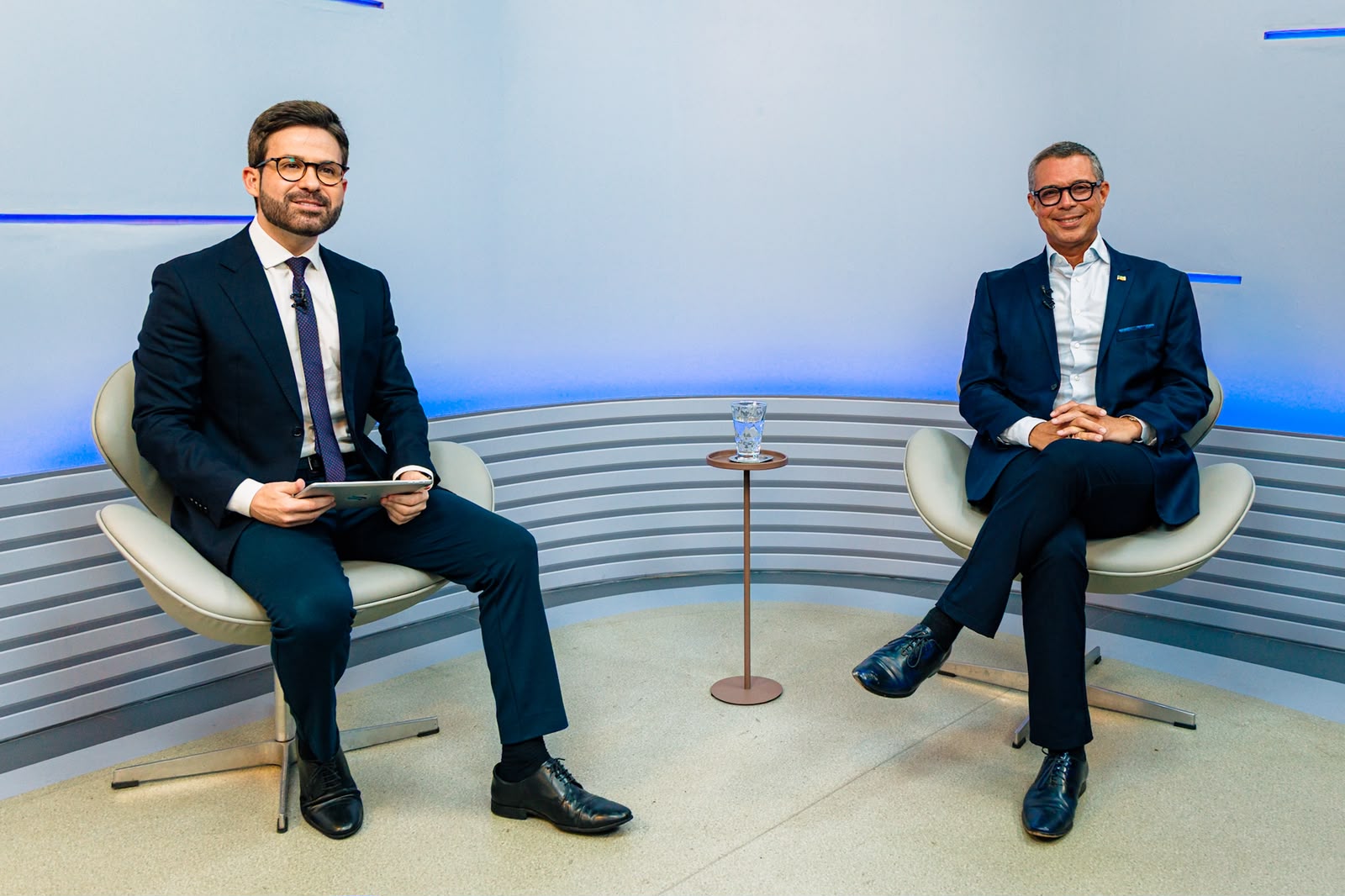 O governador Fábio Mitidieri durante entrevista à TV Sergipe sobre o abastecimento de água