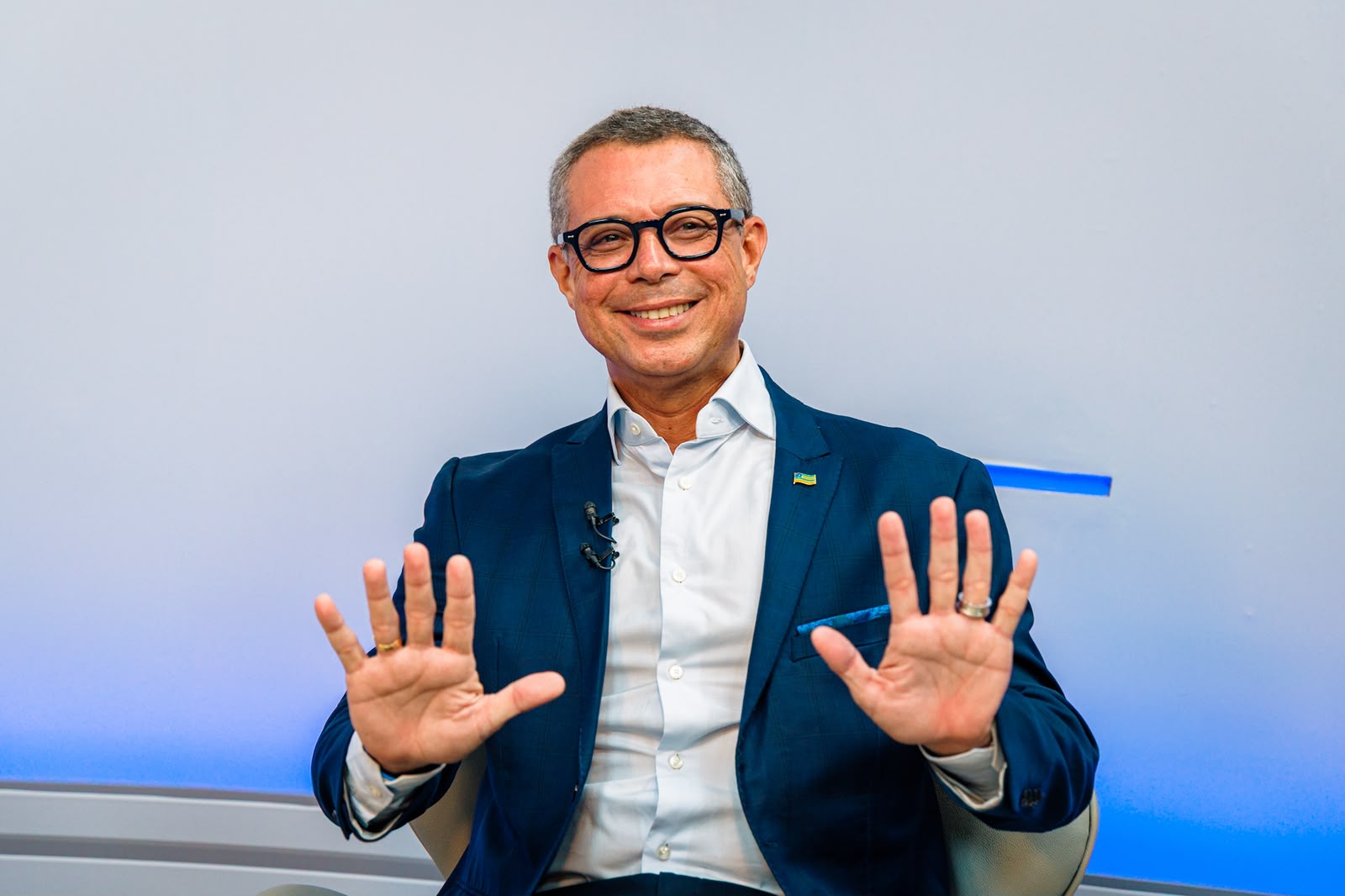 O governador Fábio Mitidieri durante entrevista à TV Sergipe sobre educação e turismo