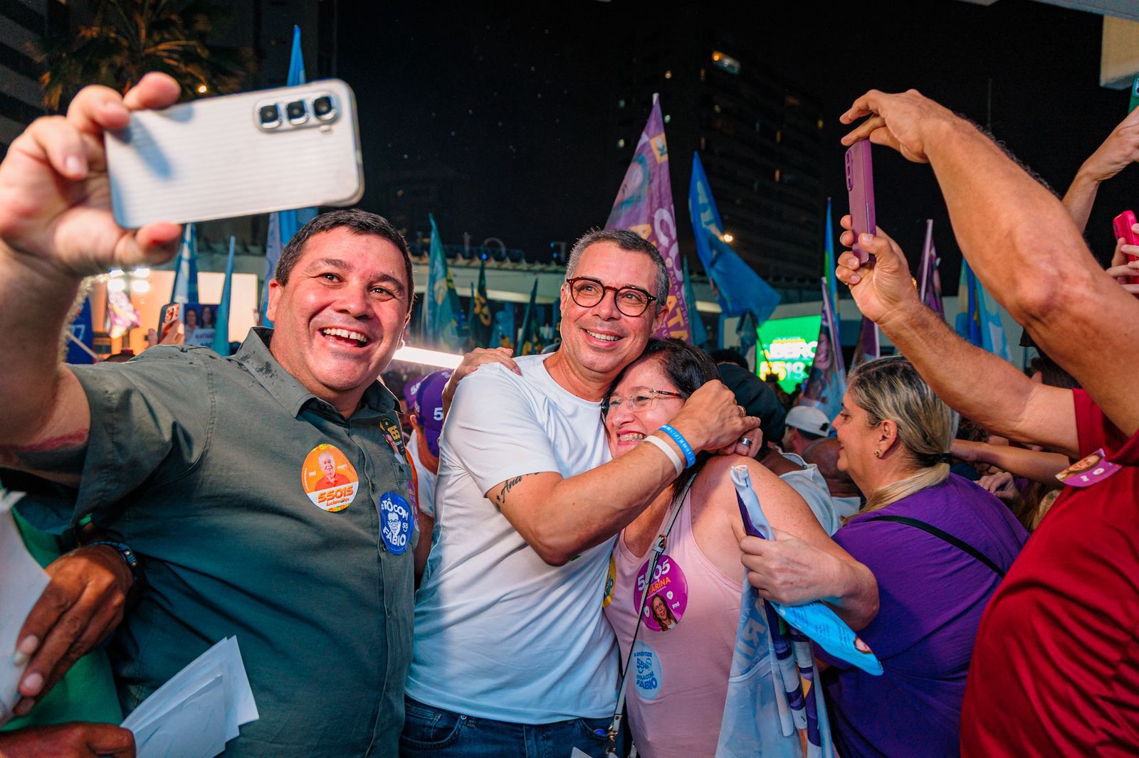 Governador Fábio Mitidieri e a deputada federal Delegada Katarina em ato de campanha em Aracaju