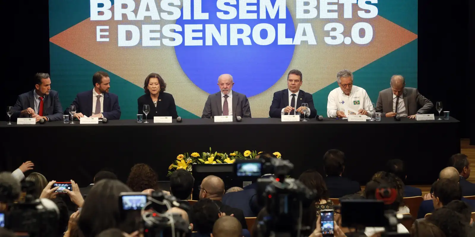 Governo pode comprar carteiras e repassar desconto no Desenrola 3.0