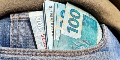 Governo reduz déficit e registra rombo primário de R$ 13,6 bi em agosto