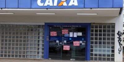 Greve na Caixa paralisa agências; Banco do Brasil registra paralisação parcial