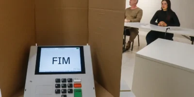 Justiça Eleitoral endurece regras sobre celulares e dispositivos na cabine