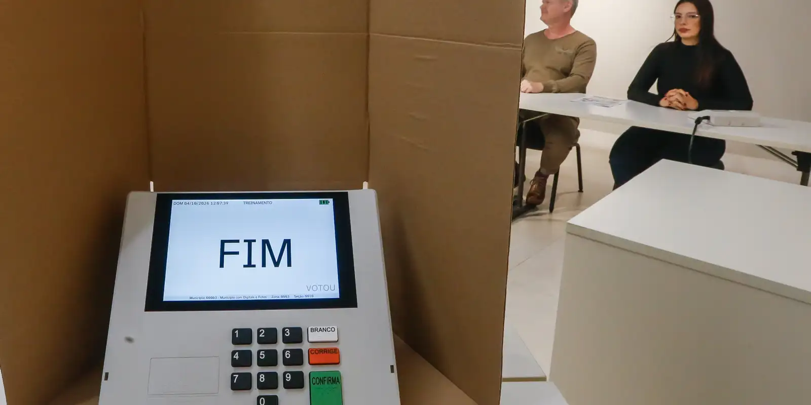 Justiça Eleitoral endurece regras sobre celulares e dispositivos na cabine