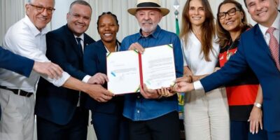 Lula sanciona lei que obriga clubes a investir no futebol feminino