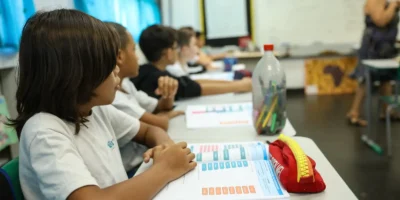 MEC e Capes abrem 8 mil vagas gratuitas em pós para professores da rede pública