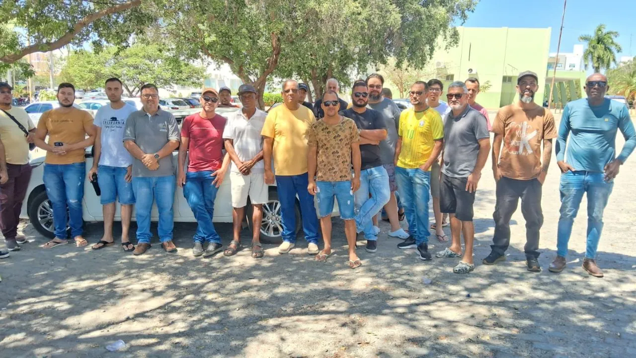 Motoristas da 99 param em protesto e exigem aumento por km